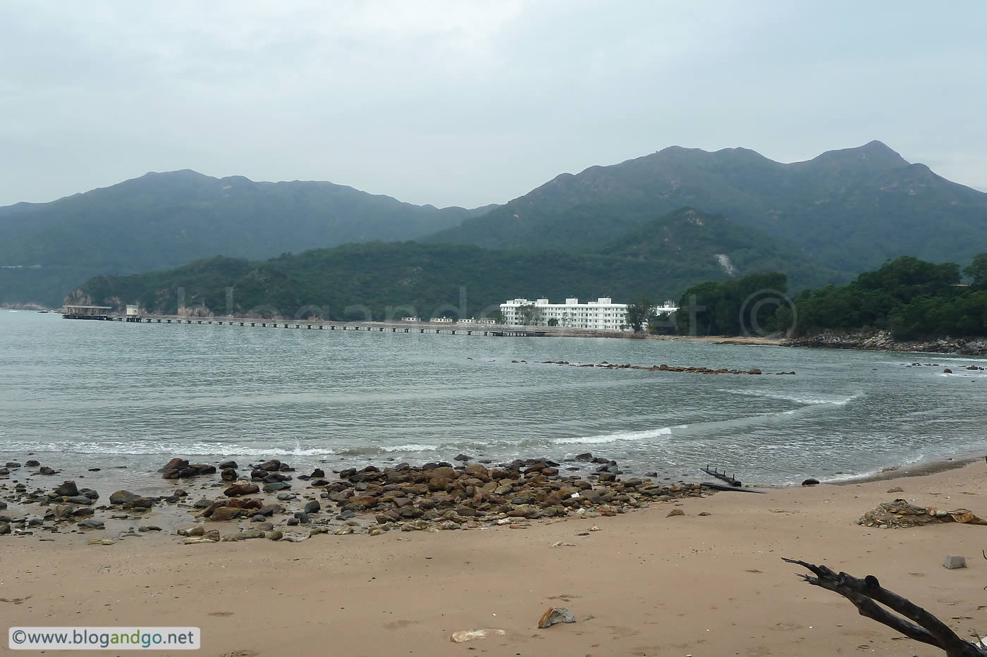 Lantau Trail 9 - Shek Pik Corrections on the bay